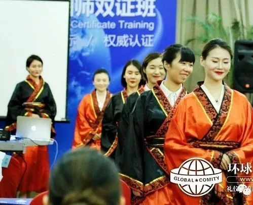 智慧女性的朝陽職業(yè) 轉型國際禮儀培訓師與攝影攝像服務